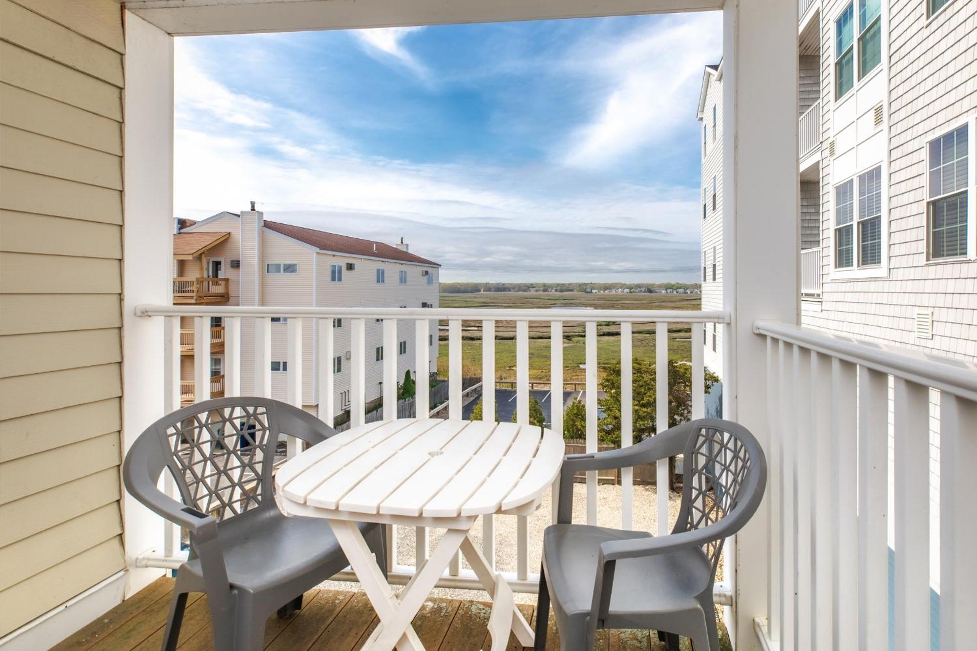 Atlantic Breeze Suites Hampton Exterior photo