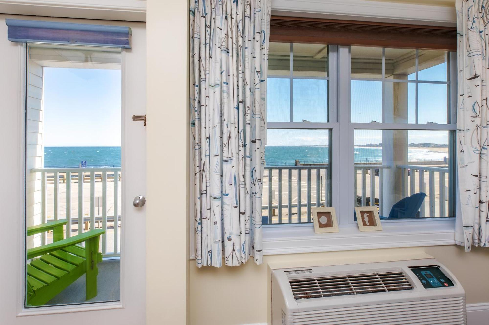 Atlantic Breeze Suites Hampton Exterior photo