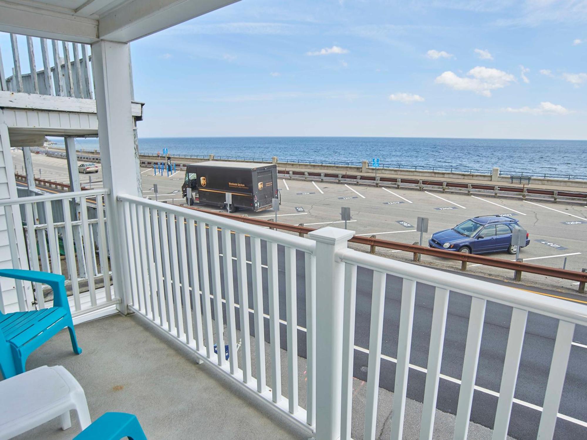 Atlantic Breeze Suites Hampton Exterior photo